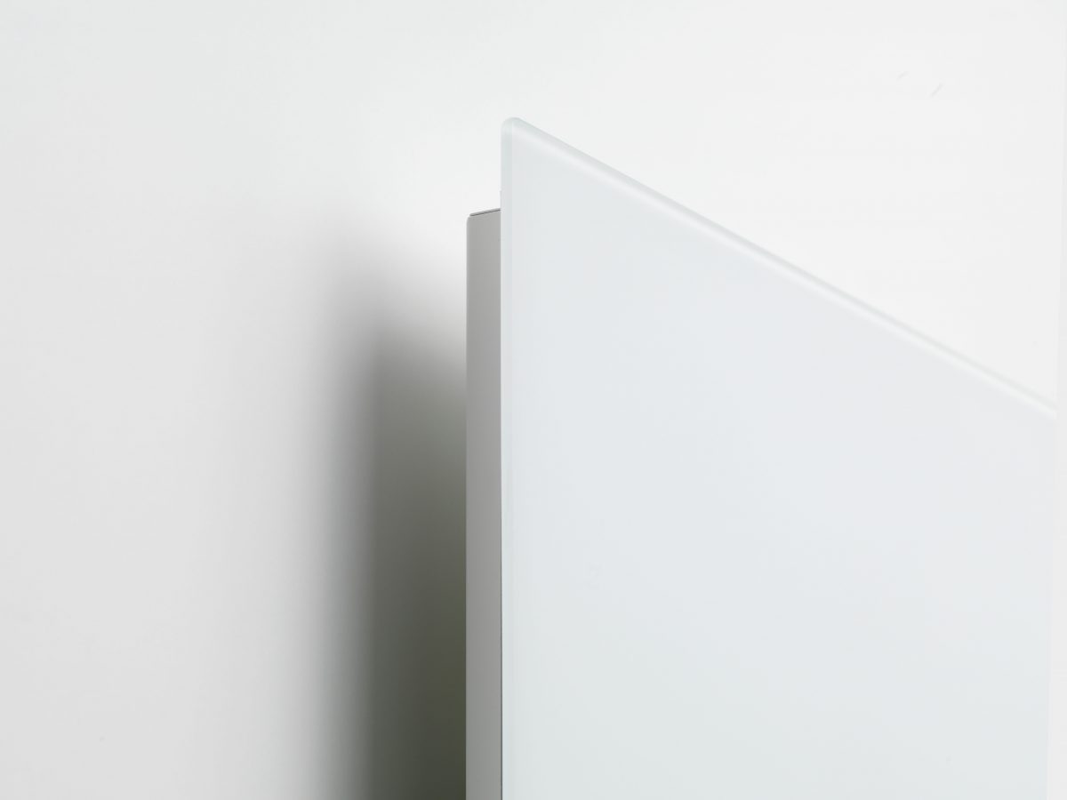 Detail der Glasfront eines ELEMENTO in Weiss matt